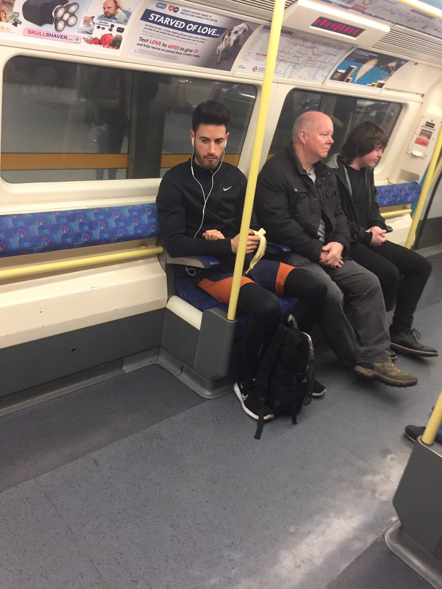 gravity_under's tweet image. Banana as breakfast