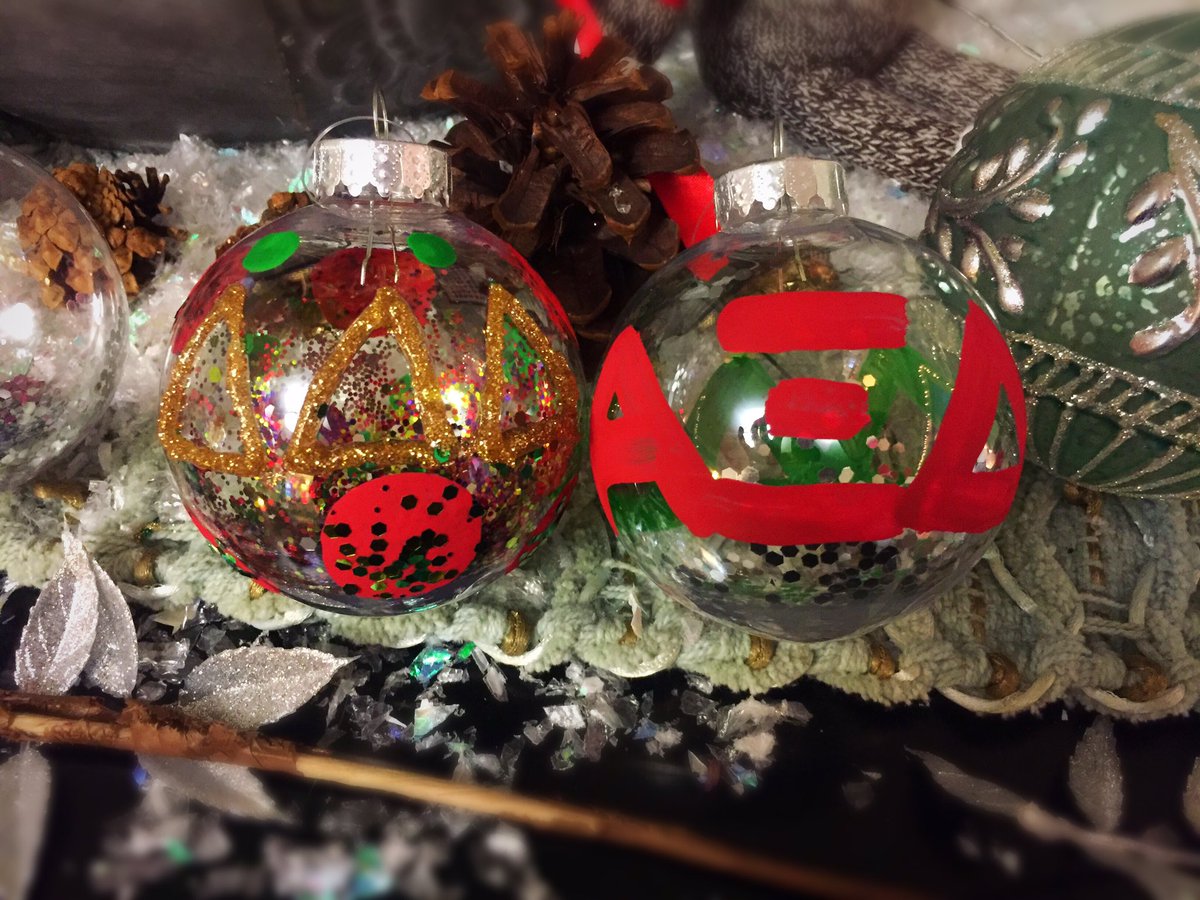 Had a great time decorating ornaments for the holidays with our friends at <a href="/UIUCtridelta/">UIUC TriDelta</a> 🎄✨