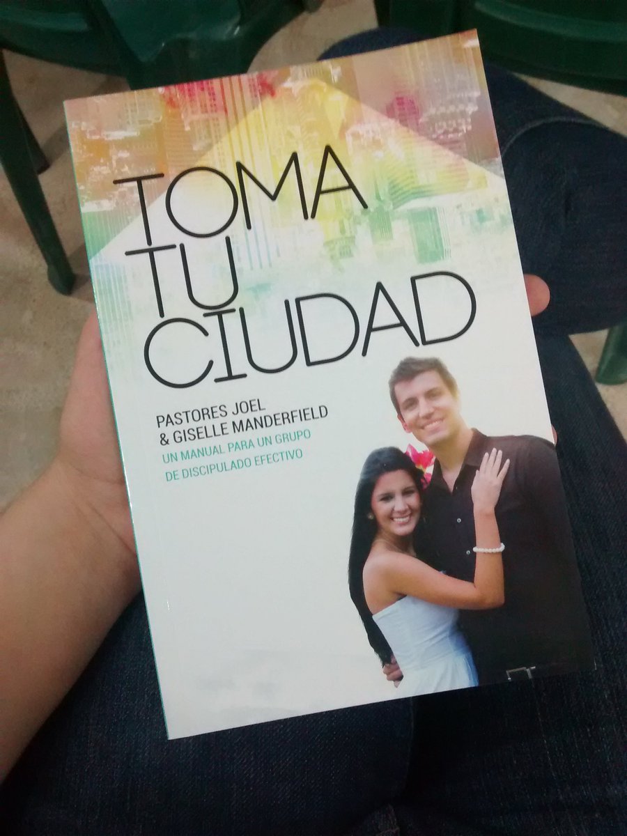 Danielalujanes's tweet photo. Feliz con mi libro❤ @joelmanderfield @GissyMander https://t.co/VFIMUpO0Iv