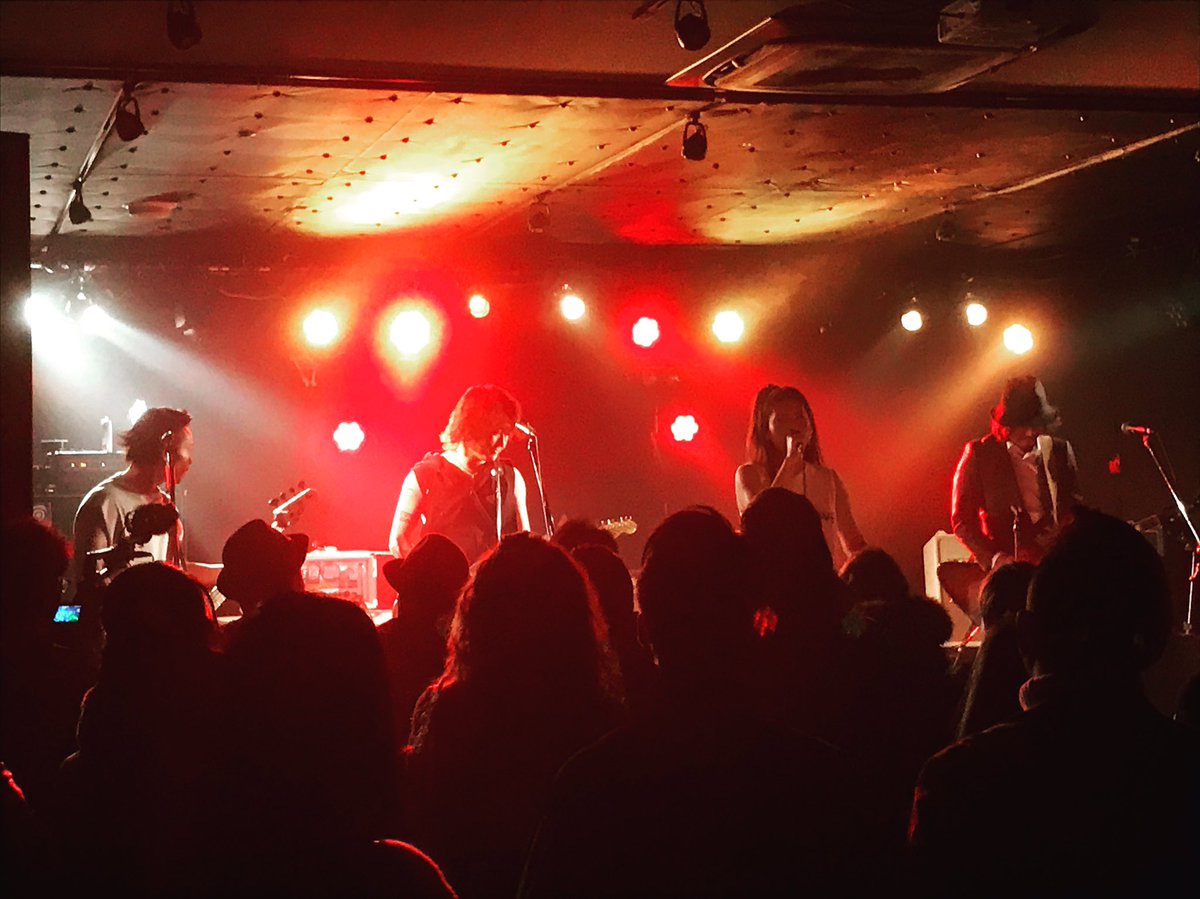 THEBOYOFFICIAL's tweet photo. そして大トリ！
THE JOE RANGERさん！
お疲れ様です！
見よ！この熱気！
うん！マサヤさん声キレイすぎ！
うん！ダイサクさんオーラ出しすぎ！
うん！たっちんさん盛り上げすぎ！
ーーー続く

#thejoeranger https://t.co/09vfeOe3Q6