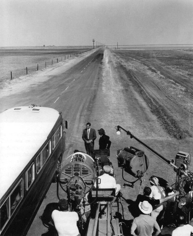 Los momentos previos al rodaje de la escena de la persecución de la avioneta de"Con la muerte en los talones" 1959