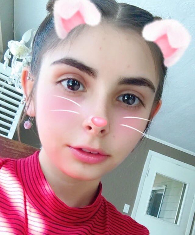 "me is JoJo! 💕"
🌸 "me like glitter and pink!" 🌸
"JoJo is a little /.\"
   he giggles shyly and smiles
"me want dada~! 🎀"
       "Rt? |new|"