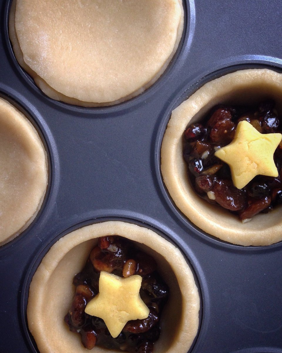 yum_choc's tweet photo. Ready for some oven time 🎄 https://t.co/fEsGt95UvP