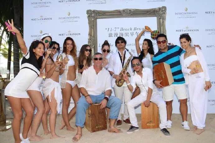 VisitSanya's tweet photo. Everyone's ready to get the party started! #Sanya #China #travel #party #funtime #beachparty #whererefreshingbegins https://t.co/68C7O0WuWl