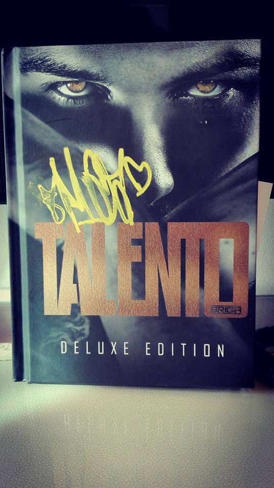 Ca89Carmen's tweet photo. Nuove amicizie, lacrime e sorrisi, e poi i tuoi capolavori .Tutti insieme Sempre con te. Grazie @MattiaBriga
#TalentoInstoreTour 🎤❤️ https://t.co/kjG9vss8vA