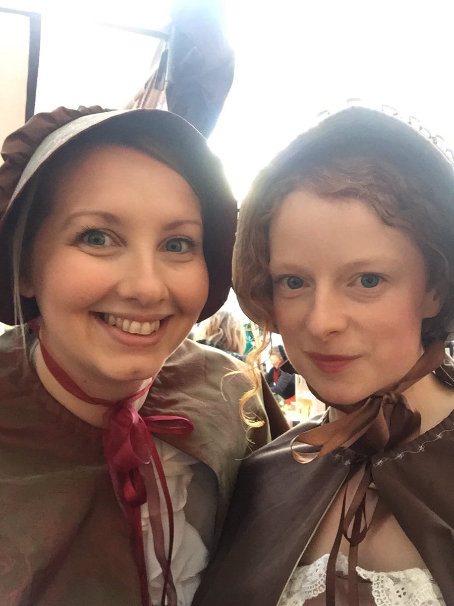 LOVING the bonnets!! Thanks for having us@greenwichmarket <a href="/LiteraryMusic/">Literary Music</a> <a href="/SDymott/">Susanne Dymott</a> #ffourtissimo #dickensian #carols