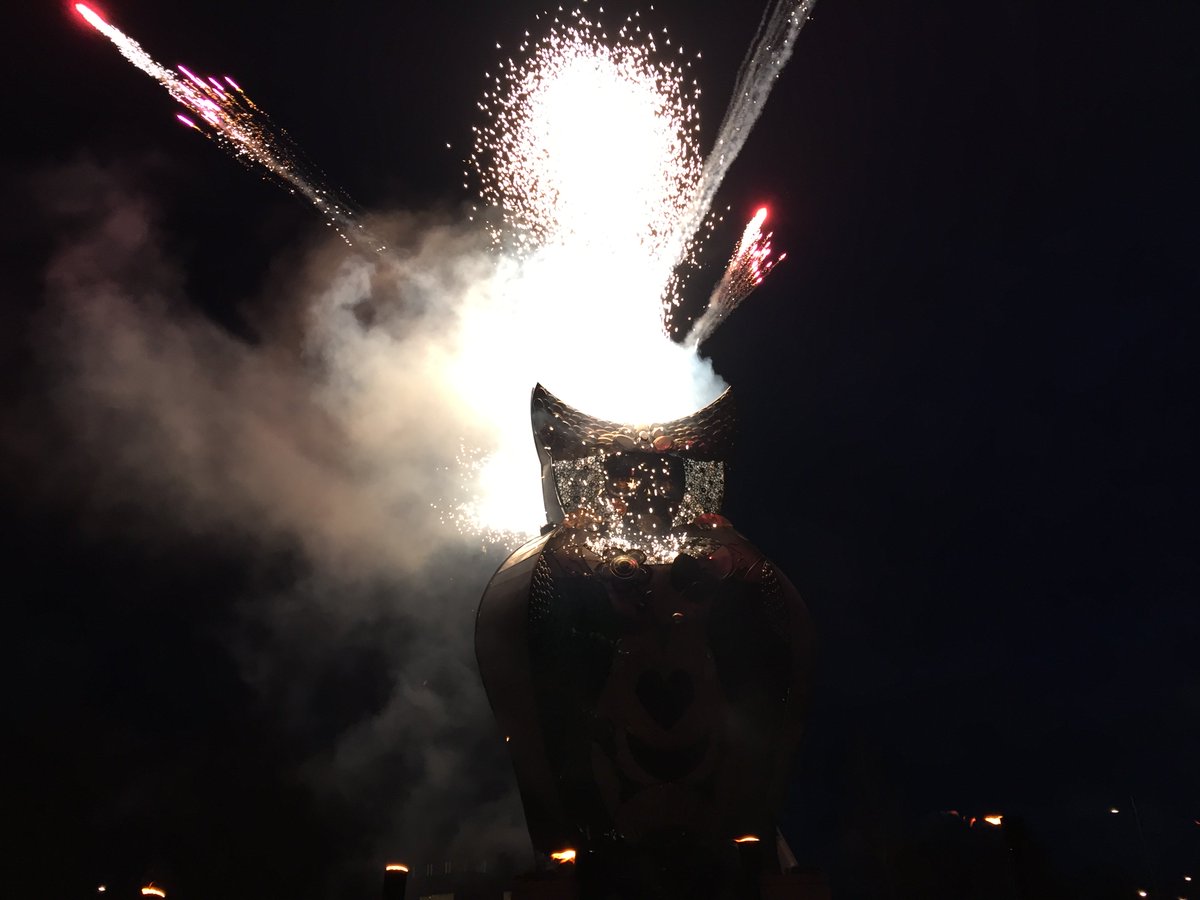 3000 mensen op het Wilhelminaplein voor een prachtige afsluiting van het Jeroen Boschjaar! De volledige (foto)repo straks op DB Dichtbij!