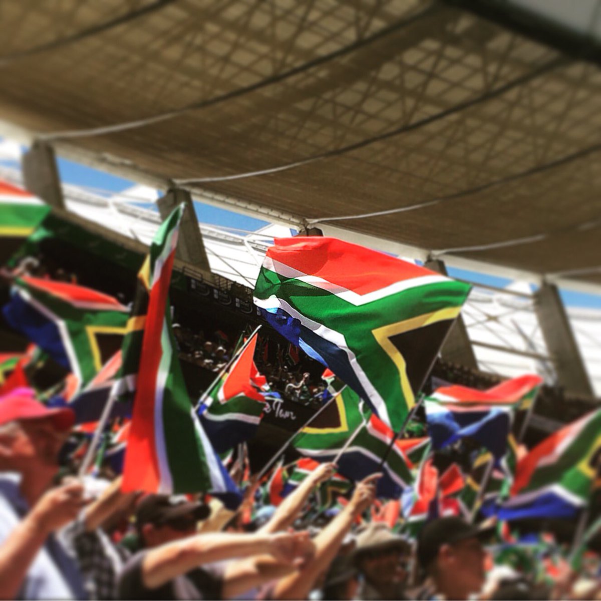 so much gees at #CapeTown7s today! <a href="/Blitzboks/">Springbok Sevens</a> making us all proud - what a vibe 🎉🇿🇦🏈