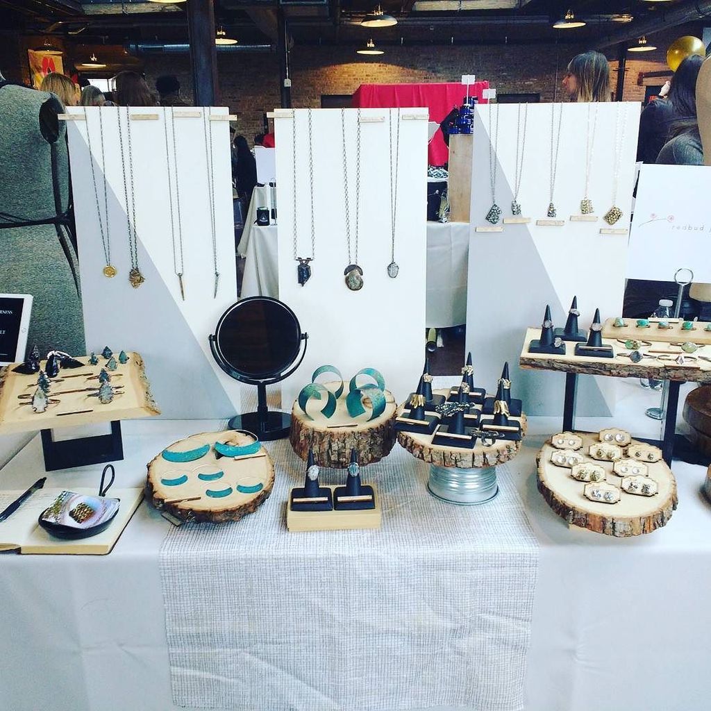redbudjewelry's tweet photo. At @dosemarket until 5! One of my favorite events of the year! Come say hi!
#getdosed #dosemarket #christmasshoppi… https://t.co/Os6W1BGc6i