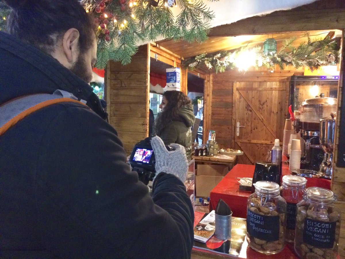 miportovia's tweet photo. Due passi nel #Natale gourmet di Cervia! Ogni casetta ha un prodotto tipico: vini, birre, dolci. Un paradiso! #visitcervia #cedinuovoche https://t.co/aEQn7ouaL6