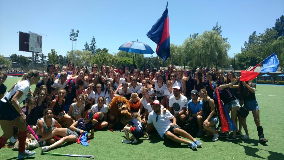BACRC1864's tweet photo. PS Hockey A gano 2 a 0 y festeja mantener la categiria. #QLSBA https://t.co/FlXpoZU0Qj