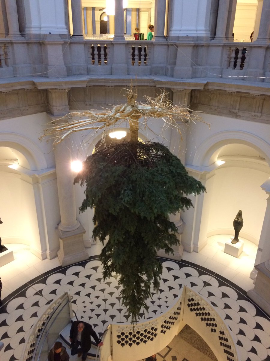 SlamBrain's tweet photo. @zoeannmorgan #tatebritain #giantbum https://t.co/cu02HhmhqJ