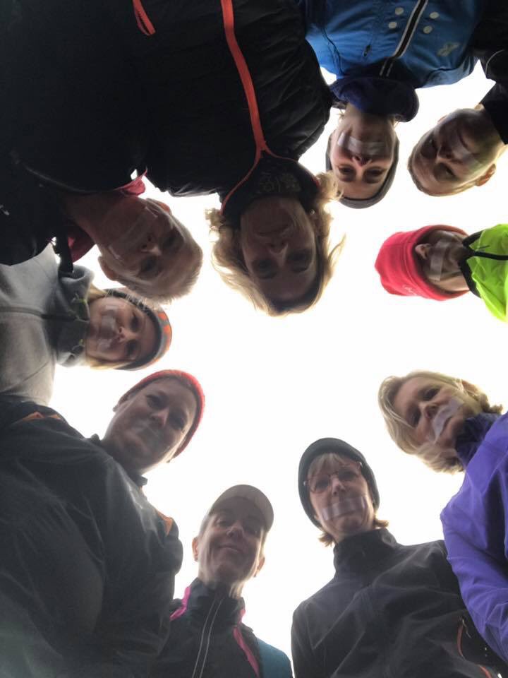 De leergierige deelnemers aan #mindfulrun clinic mogen ademend door de neus naar de volgende stop. #fun#doen#energie