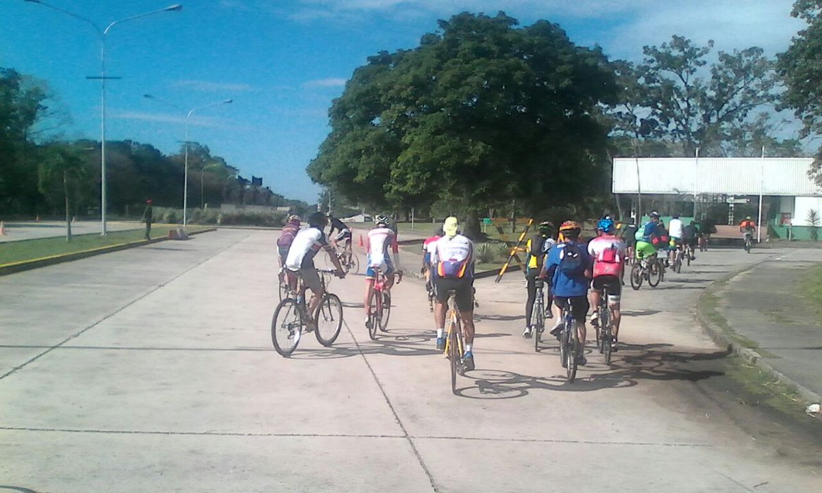 ¡ÉXITO TOTAL! Una vez más demostramos que Libertador es un municipio deportivo. #2daBicicletadaFamiliar #LibertadorEnMovimiento 🚵🚴