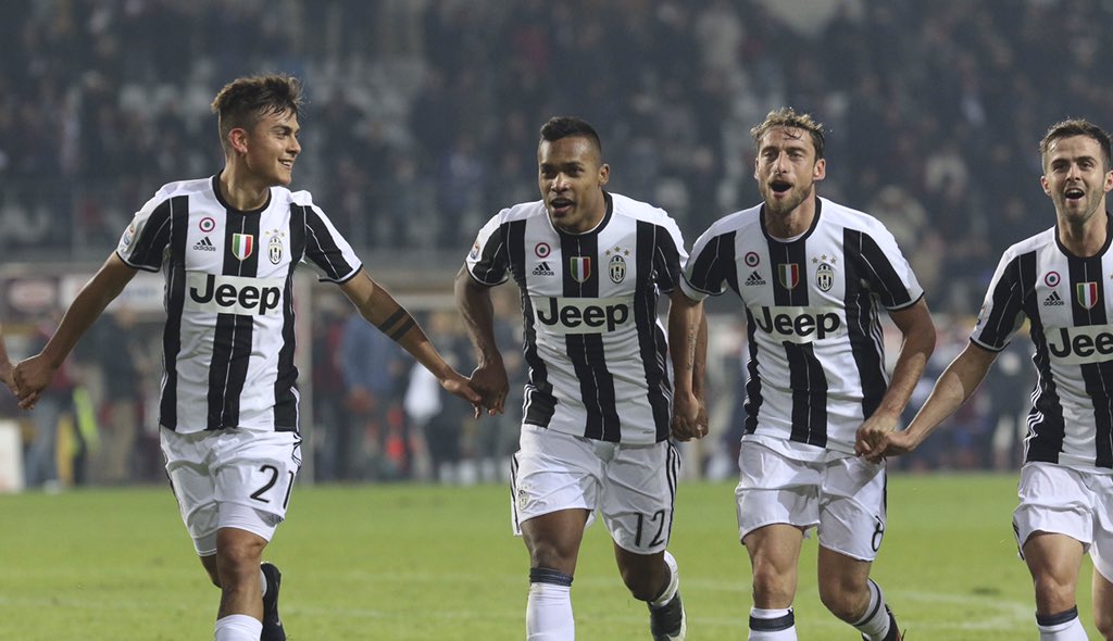 PauDybala_JR's tweet photo. #Torino è nostra! sono felicissimo della vittoria nel derby e di quello che ho fatto! #FinoAllaFine #juventus #DerbydellaMole https://t.co/LqHbwfqBqC