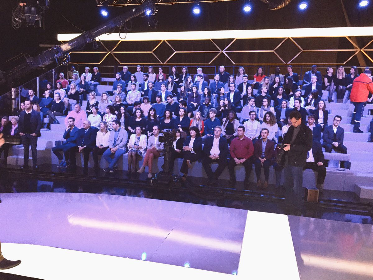 TF1Info's tweet photo. #ViePoltique : le public est bien installé. L'émission démarre dans 30mn https://t.co/X9Il5zYA19