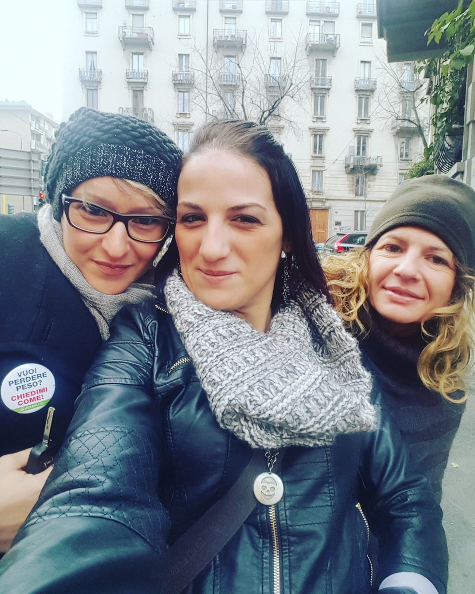 erica198909's tweet photo. Milano ❤ un filo di seta che ci unisce #unici @CocciBlu @fillybram https://t.co/MP5wTlgYNA
