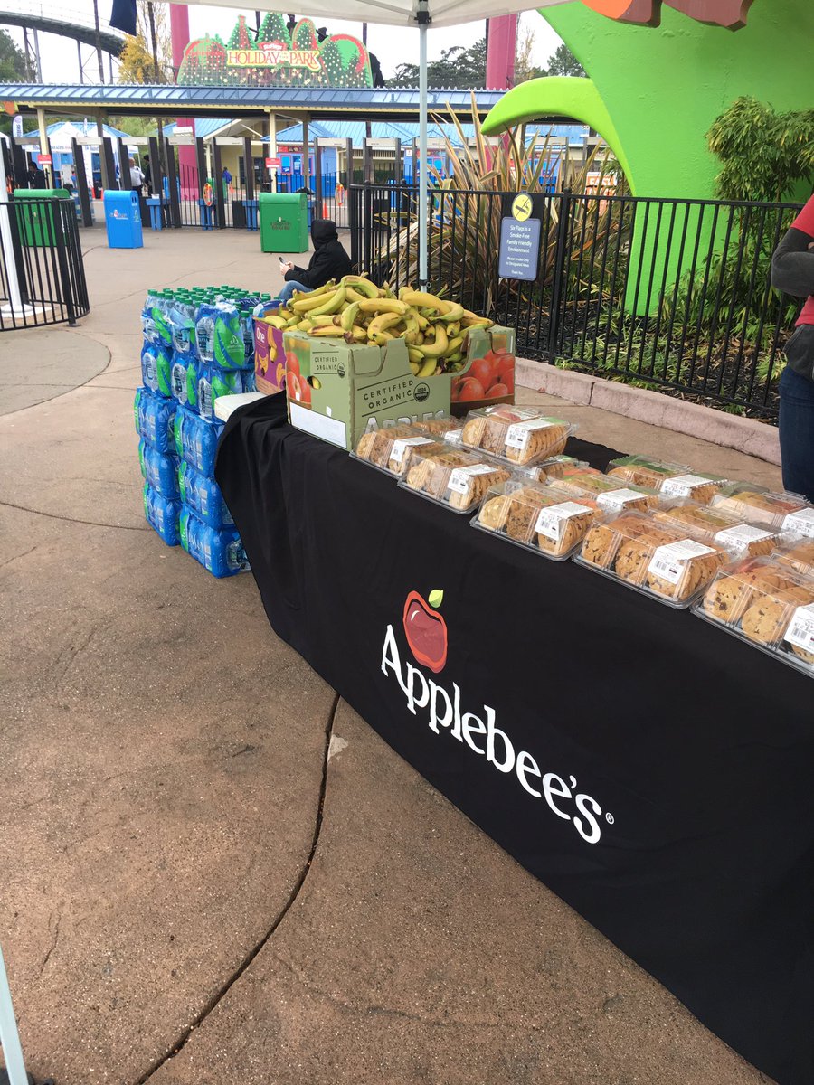 runorriderace's tweet photo. Great treats and eats from @Applebee's #FishermansWharf and @dasaniwater awaiting 5K/10K finishers!! #rcrvallejo https://t.co/MvwZdXOqfr