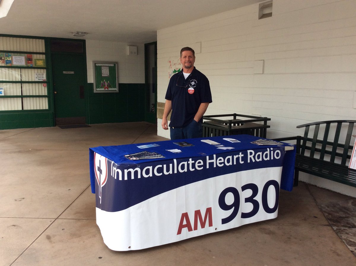 fiala_pete's tweet photo. Out here all morning promoting @ihradio before and after all masses today.  Interested? Come see me. 😀 https://t.co/y7yVk2Ng6P