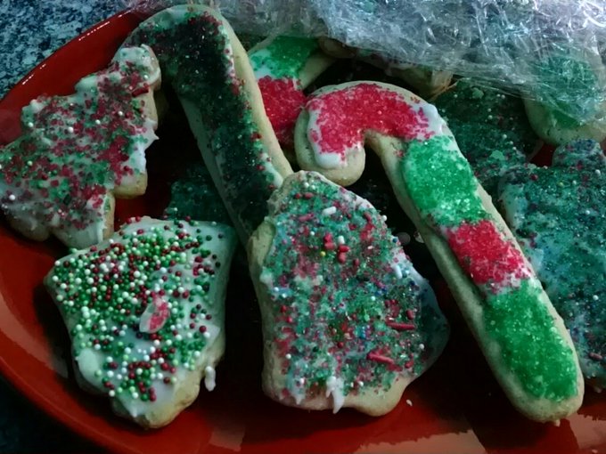 Christmas cookies are next🌲 https://t.co/tMhm8RWFe0
