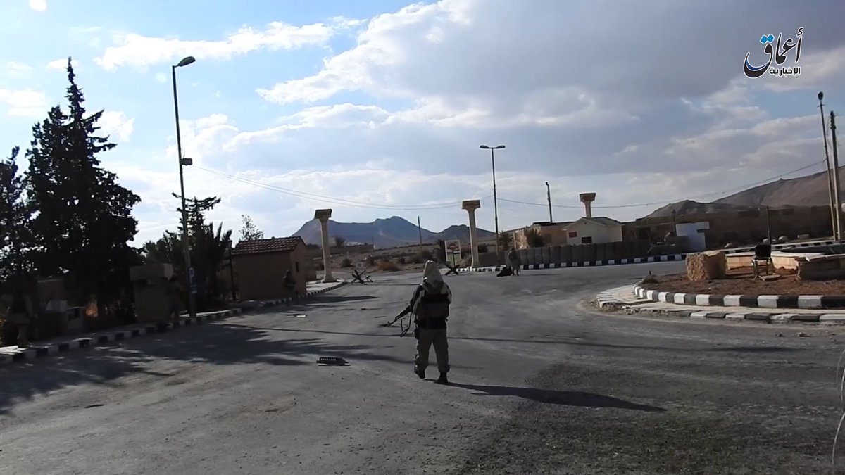 تحليل من ساحة المعركه : سقوط مدينة تدمر في سوريا بيد داعش  CzaYYmqW8AArsAi