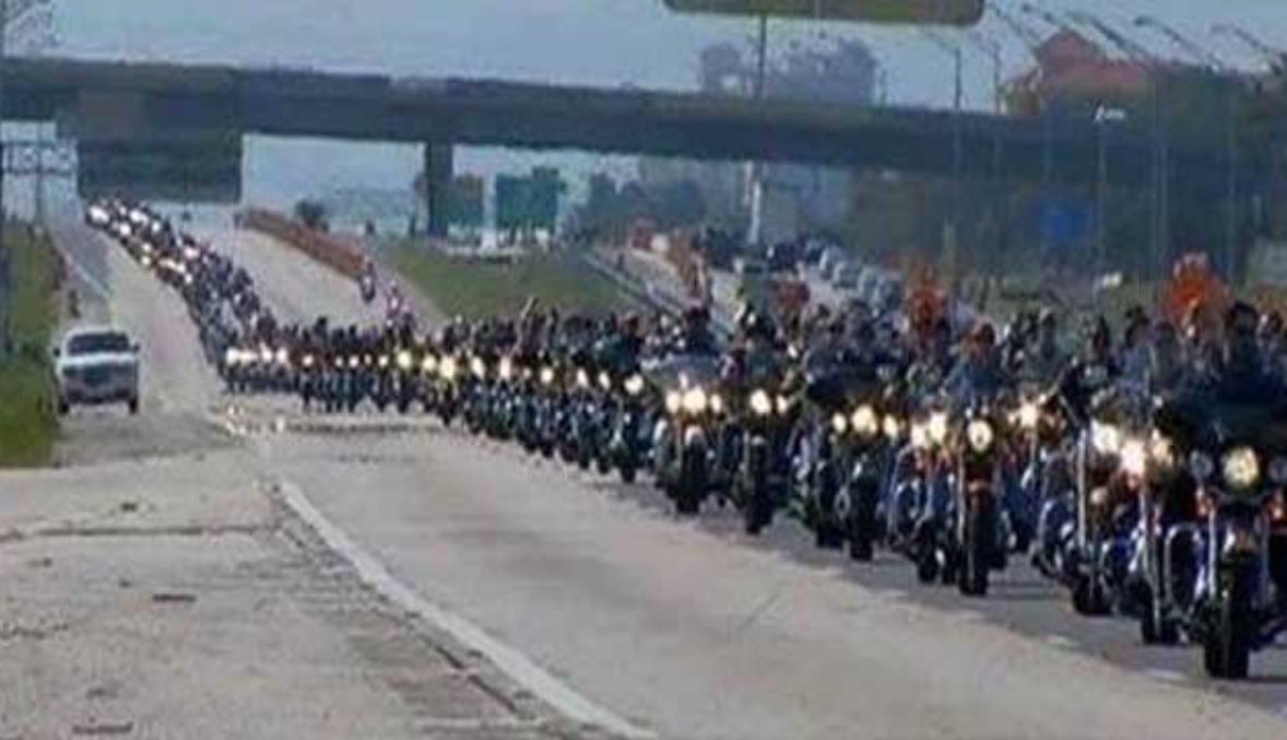 SamLuvsULots's tweet image. @mmflint encouraging libs to #disruptj20 inauguration of @realDonaldTrump Over 2 million #bikersfortrump will be there to #DefendTrump    RT