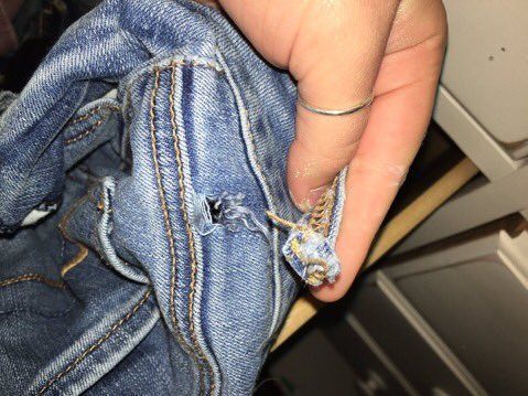TopOutfits's tweet photo. #GrowingUpThick Pulling up your pants with your belt loop every 5 seconds and this happens and u cry https://t.co/bG84EgiIzX