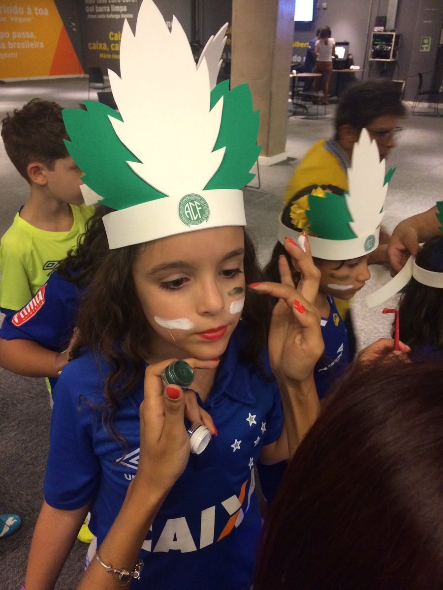 Os mascotes do Maior de Minas hoje vão homenagear a Chapecoense #forçachape