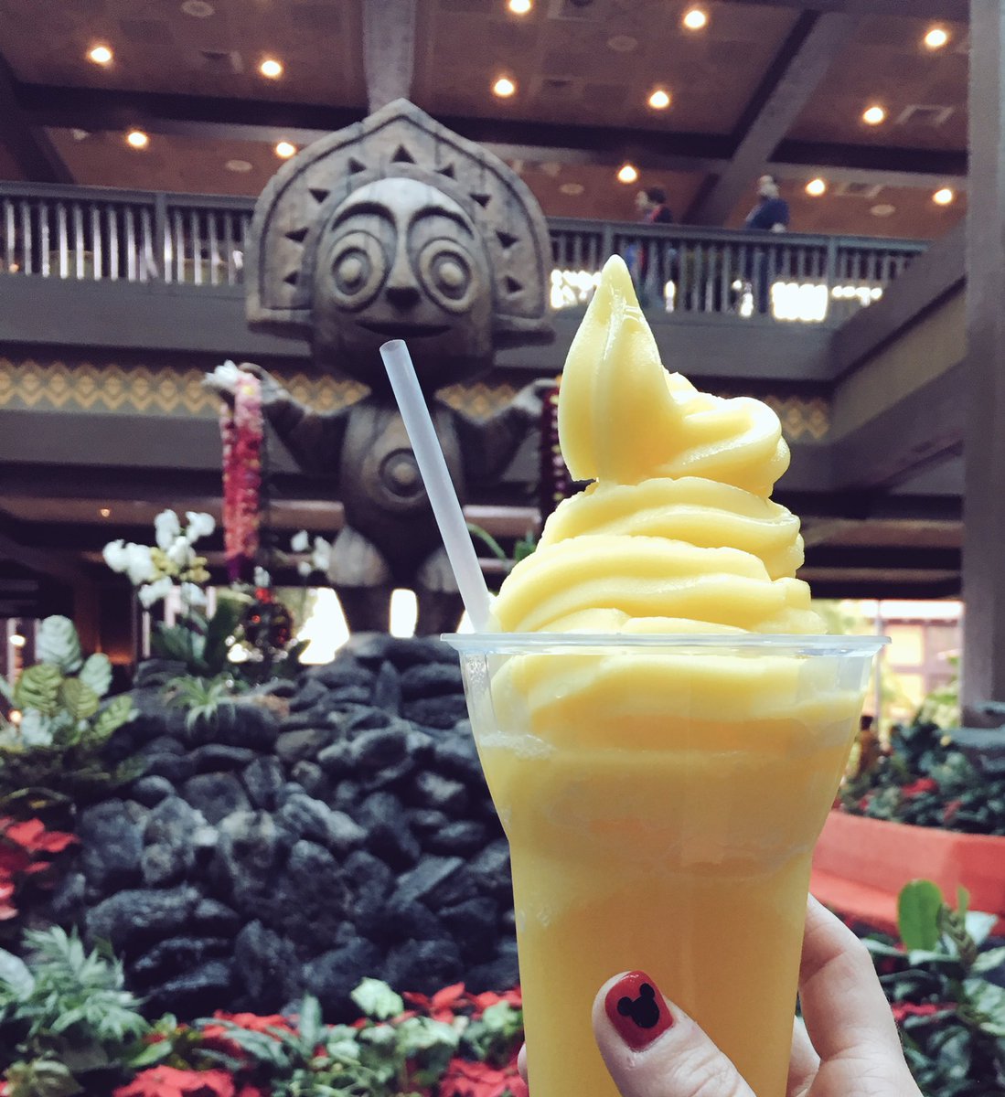 leavepixiedust's tweet photo. Can't come to @WaltDisneyWorld without getting a Dole Whip Float 🍍#DisneyMP2017 https://t.co/BDNHicA1q5