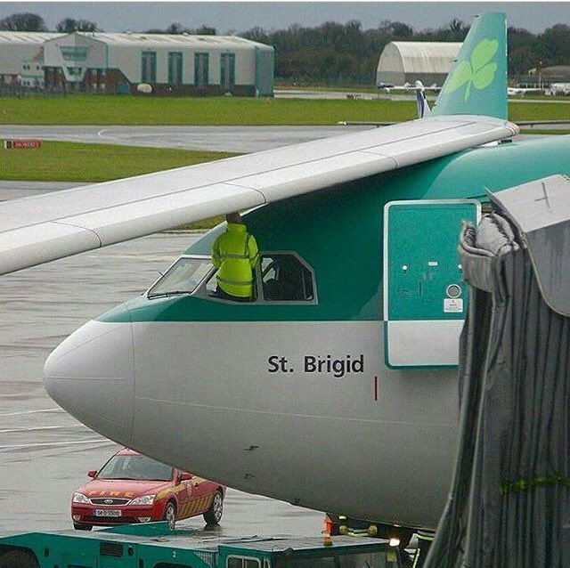 Air2AirShare's tweet photo. Should have painted a 4-leaf clover on that winlet instead of a 3-leaf clover. Bad day..... #plane #avgeek https://t.co/XpWDy7Zl7q