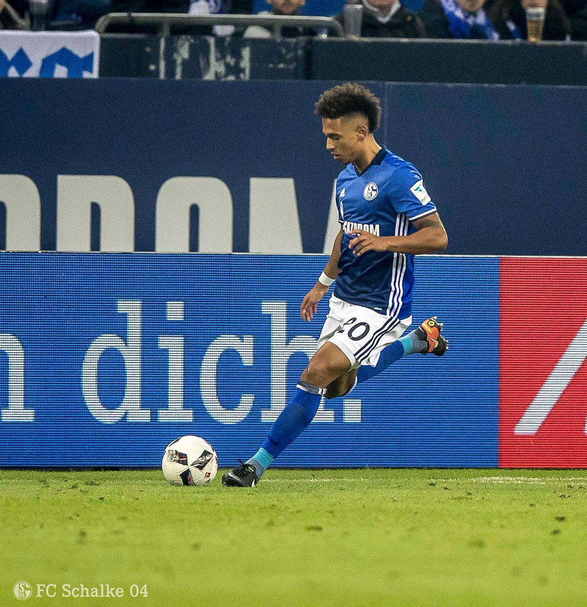 Fcシャルケ04 ティロ ケーラー が 今日の試合で ブンデスリーガー 初先発を果たしました S04b04 Fcシャルケ04 ティロ ケーラー が 今日の試合で ブンデスリーガー 初先発を果たしました S04b04