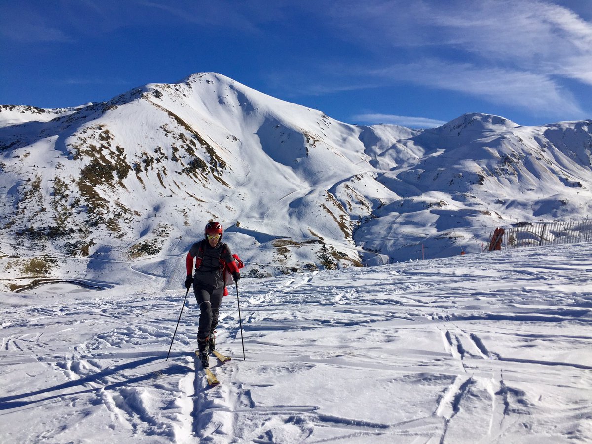 ivanespilez's tweet photo. Día genial de #skimo en la #valldeboi para iniciar la temporada. Grandes amigos, un sol espléndido y una nieve perfecta. #montaña #nieve https://t.co/ZifP69wxNz