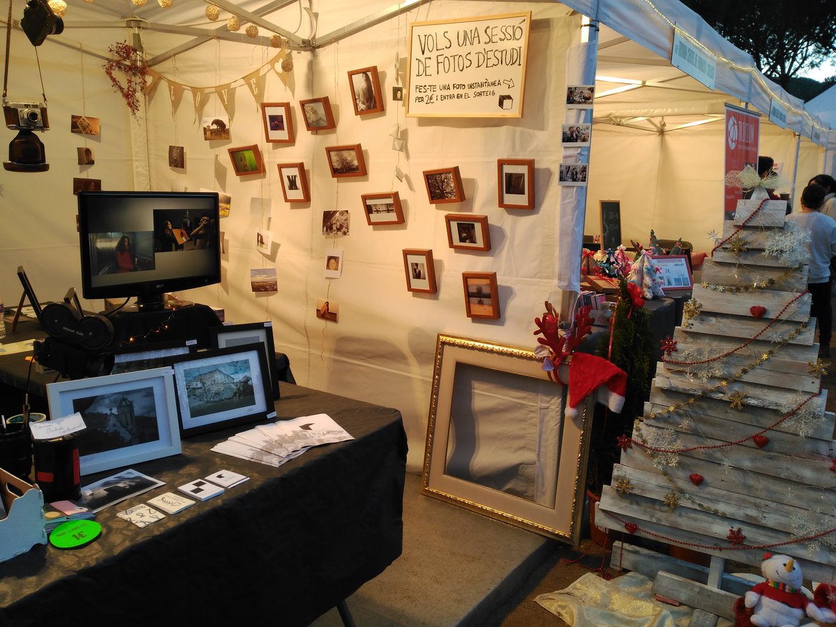 cubikstudio's tweet photo. Visita la nostra exposició de fotos, i fes-te'n una instantània per entrar en el sorteig d'una sessió a l'estudi!

Al parc Felicià Xarrié! https://t.co/52VWYa2IE5