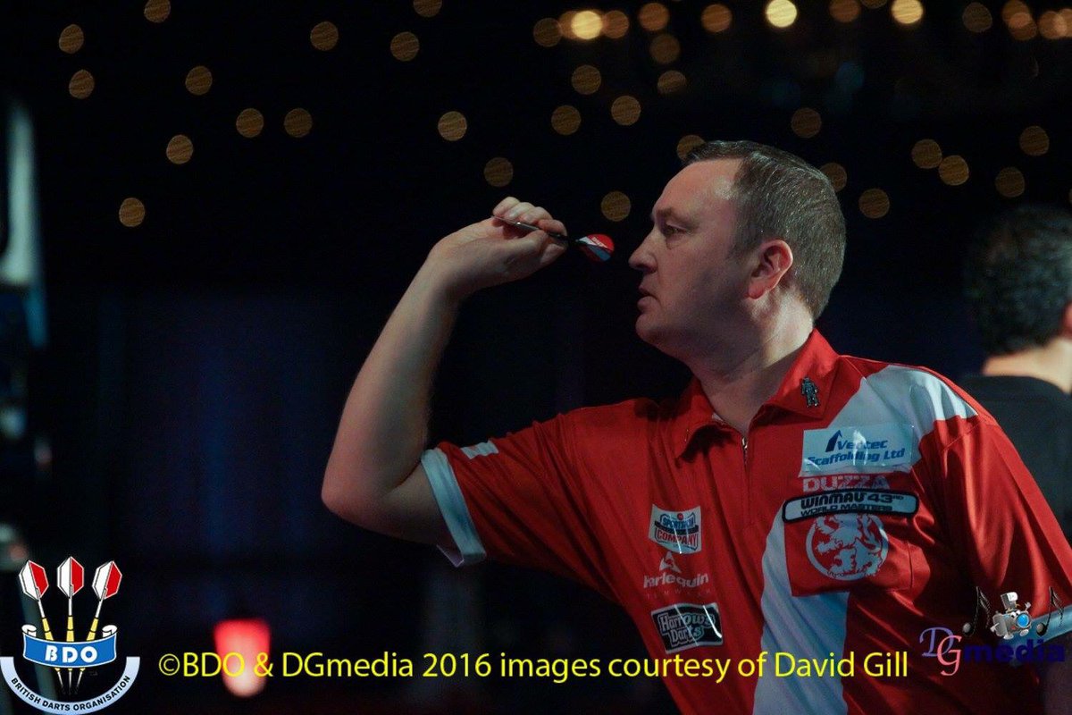 HarlequinSports's tweet photo. Congratulations @Duzza180! Harlequin Icon Glen Durrant is the 2016 #FinderMasters Champion! #TeamHarlequin #TeamDuzza #Darts https://t.co/QYHKxuVcWt