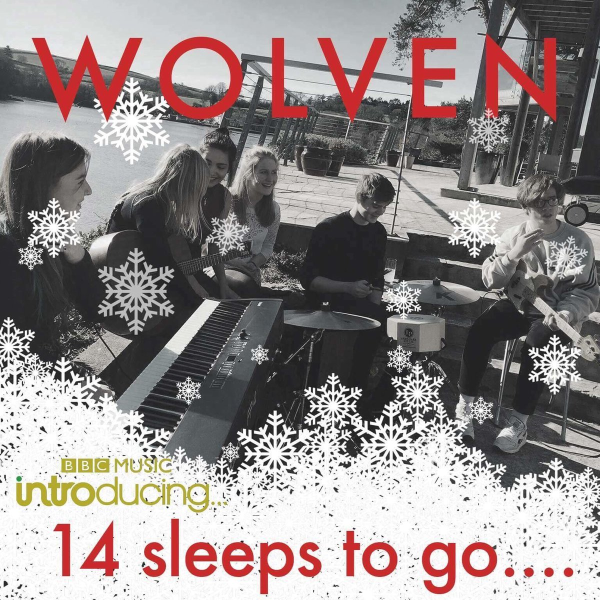 BBCIntroSW's tweet photo. Repping the festive colour scheme &amp; that oh-so-flattering monochrome, the brill @WolvenBand take our #DevonIntroducingAdvent to 14 days! 🎄🎉 https://t.co/HAOxfJno1q
