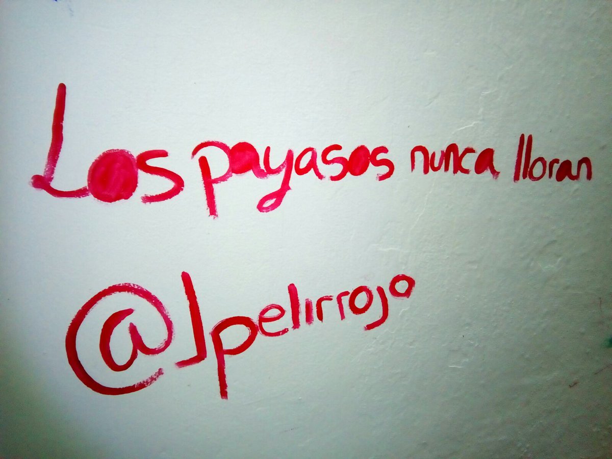 MariaFerRam's tweet photo. Cuando te aburres y decides pintar en la pared del jardín... @JPelirrojo https://t.co/c4XQS54UV3