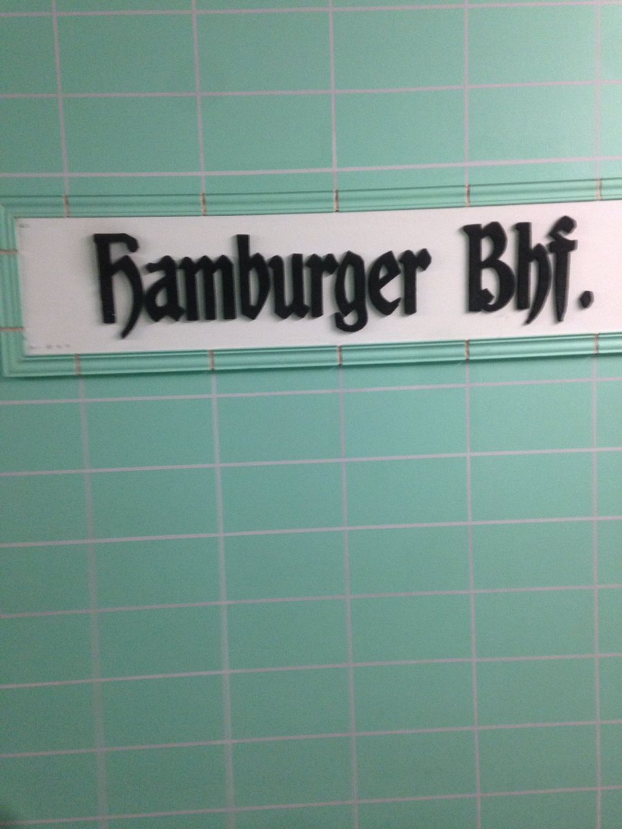 ImagoMartin's tweet photo. Neither #Hamburg, nor Bhf, but the color makes me want to eat it! https://t.co/sv3F9dCg26