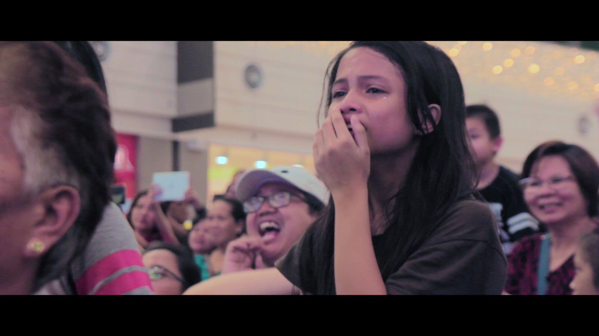 carlramos54's tweet image. Love this shot. It's a fan's reaction when she saw @mainedcm for the first time. #CarlRamosFilms