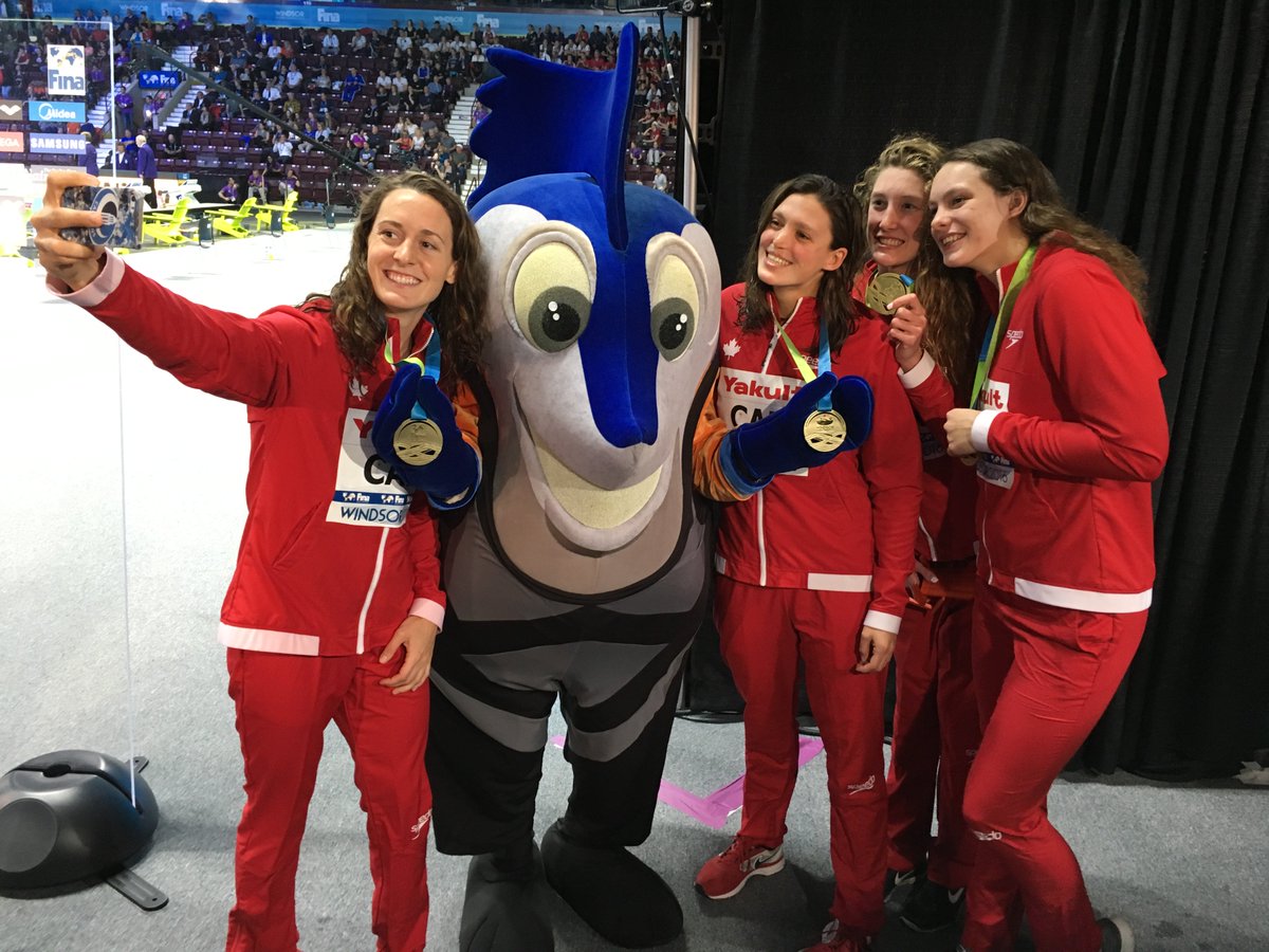WorldAquatics's tweet photo. Mascot is in good company with girls from team CANADA!! ;)
#FINAWindsor2016 #FINAswimmingWCH #25mpool #FINAshortcourse @SwimmingCanada https://t.co/0oh6KKhTJP