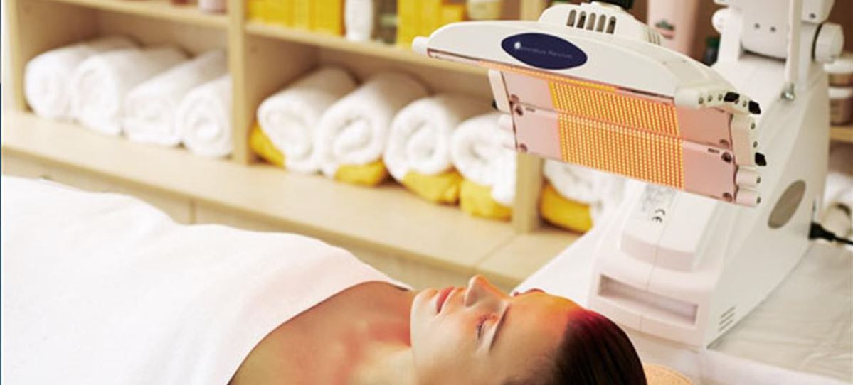 We tried <a href="/OmniluxLED/">Omnilux LED</a> at <a href="/DuquessaClinic/">Duquessa</a> - here's what the skin reviving treatment was like! >> wp.me/p2Inha-1CuF