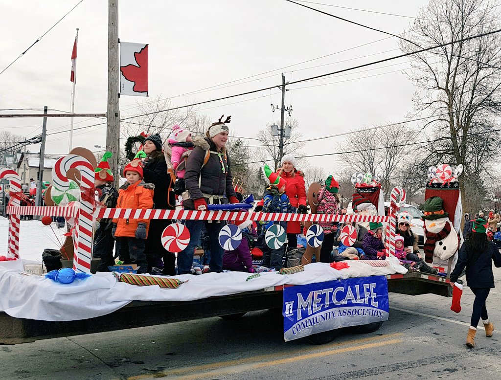 Mackie_Homes's tweet photo. What a fantastic #SantaClaus parade put on by the village of Metcalfe 🎅! https://t.co/vx8ZDiatp0