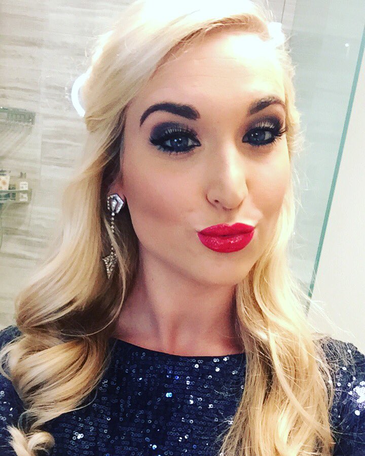 ansley09's tweet photo. 😘💄Blu-red has to be the best holiday color. Stayed on all night long, even when I got out of the shower! You have to try this one!#lipsense https://t.co/K4mjxnaKid