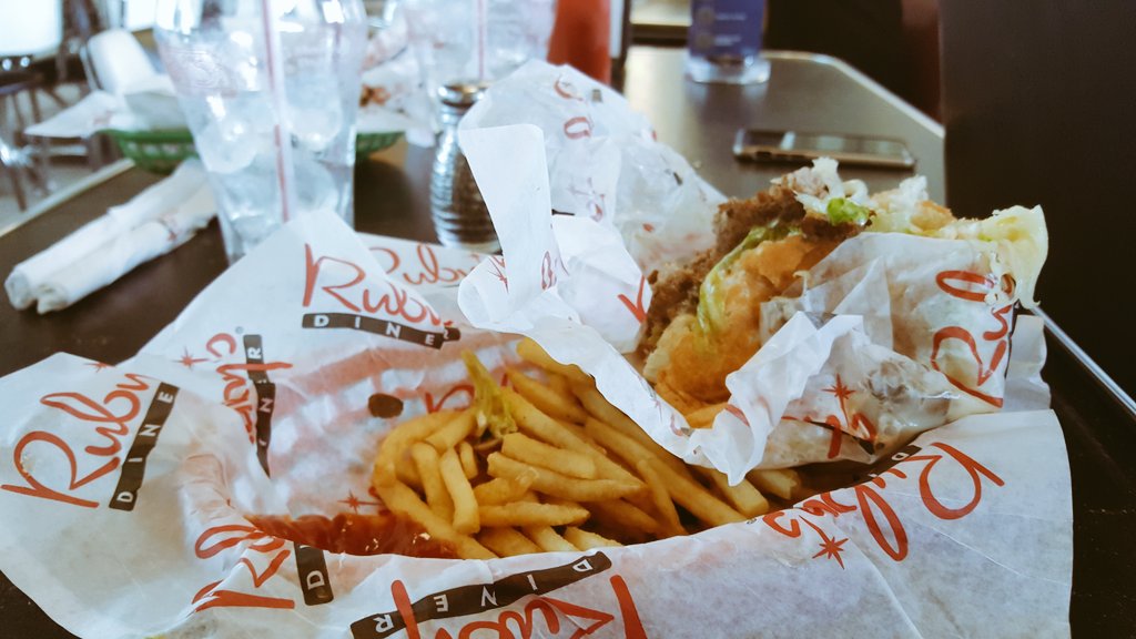 shawnpatrick308's tweet photo. Little Ruby's at the John Wayne airport to cure too many Dranks from last night! https://t.co/kg4KKgYpfy