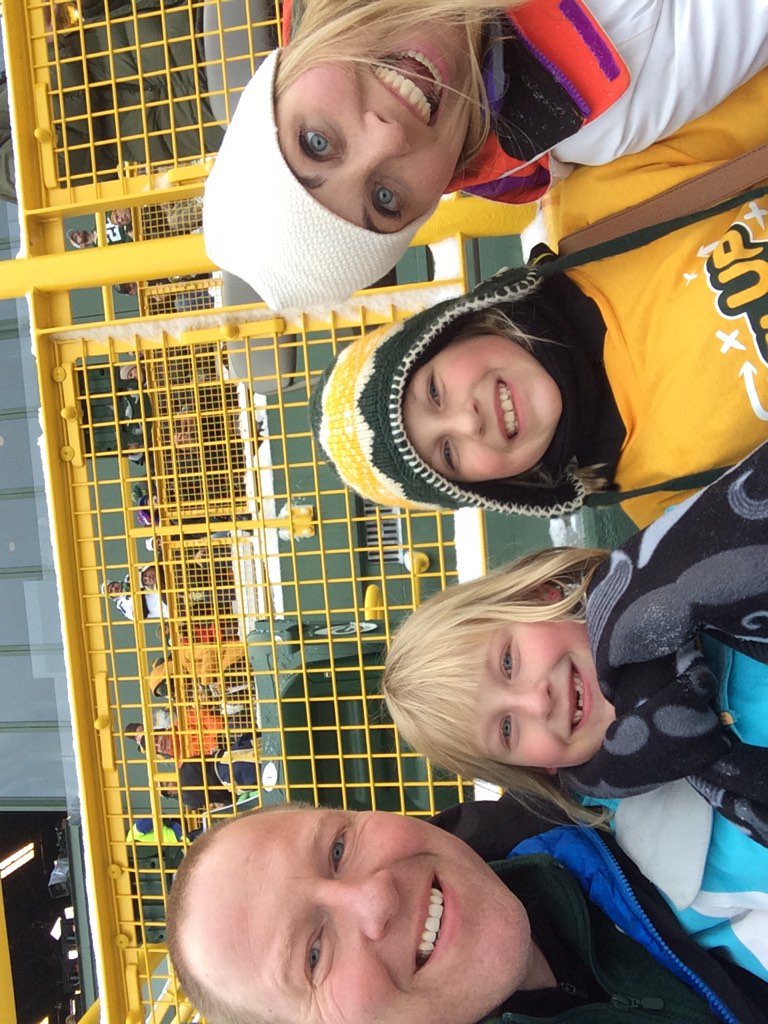 Mr_Kampmann's tweet photo. Girls first game!!! #GETLOUDLAMBEAU #GoPackGo https://t.co/bq3nxegswY