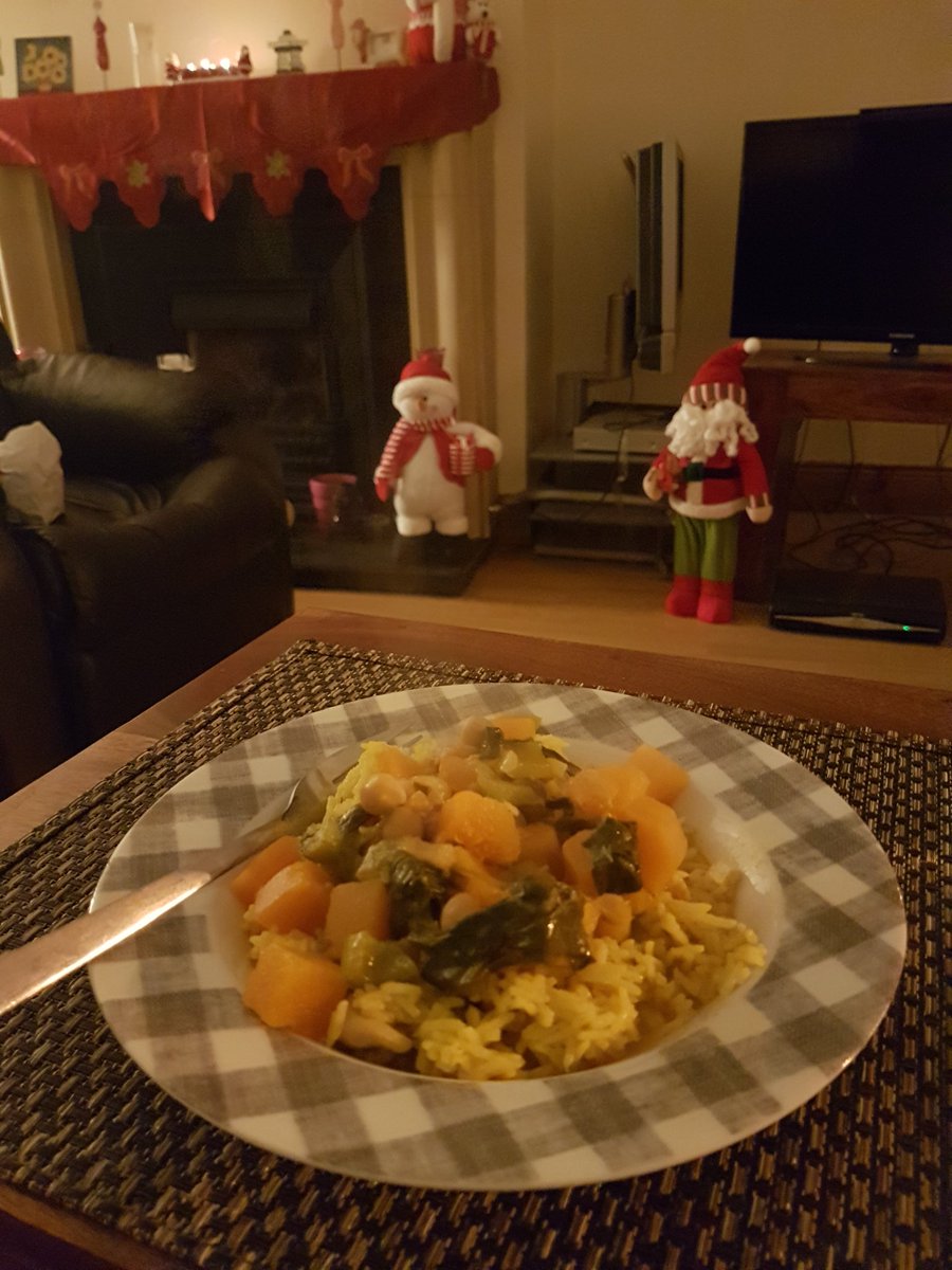 queevdabeev's tweet photo. Just made @nevenmaguire red Thai curry from his chicken stock and accompanied by fragrant rice all from his new book #completefamilycookbook https://t.co/VSzTWa2xT2