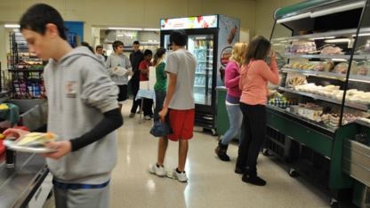 A stranger walks into a school and pays off all overdue lunch balances bit.ly/2hdJoVG https://t.co/fRgKdMHeVe