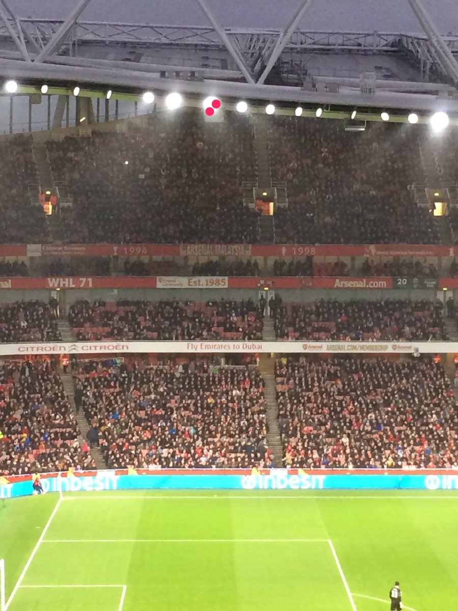UselessRunner's tweet image. @arsenal the floodlight with the red dots on it is flickering a lot during games, for about a month.I notice cuz is right oposit. #fixplease