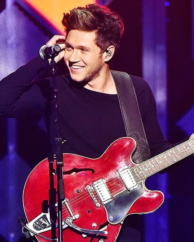 NHArgOficial's tweet photo. Niall presentandoae en el #Z100JingleBall [9 de Diciembre] #2 https://t.co/YG6chWulFB