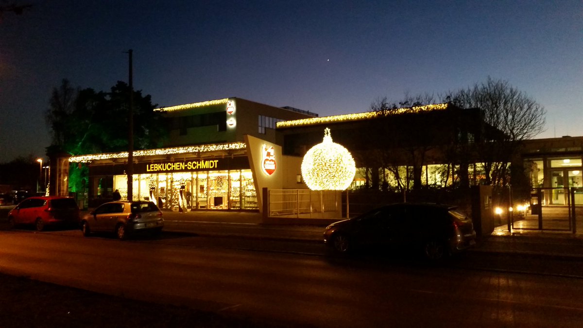 Germany_Arab's tweet image. مبنى شركة Lebkuchen Schmidt أشهر و ارقى المعجنات في العالم يتم تصدير معجناتها لأكثر من 100 دولة في العالم
#كوره_روتانا #المجره40 #المانيا