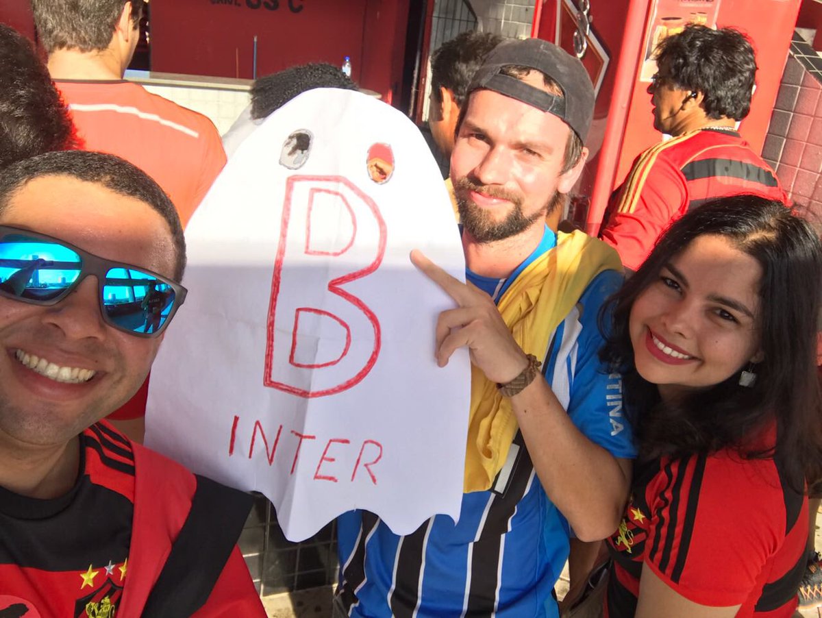 LimaVanessa's tweet photo. Gremista pé quente! #InterSérieB #InterNaB #InternacionalSerieB #SerieB #SeiLaQualFoiAHashtagQueoGuaúchoMeMandouColocarPraEleAchar 🔵⚪️⚫️/🔴⚫️ https://t.co/QEnmmtpbUZ